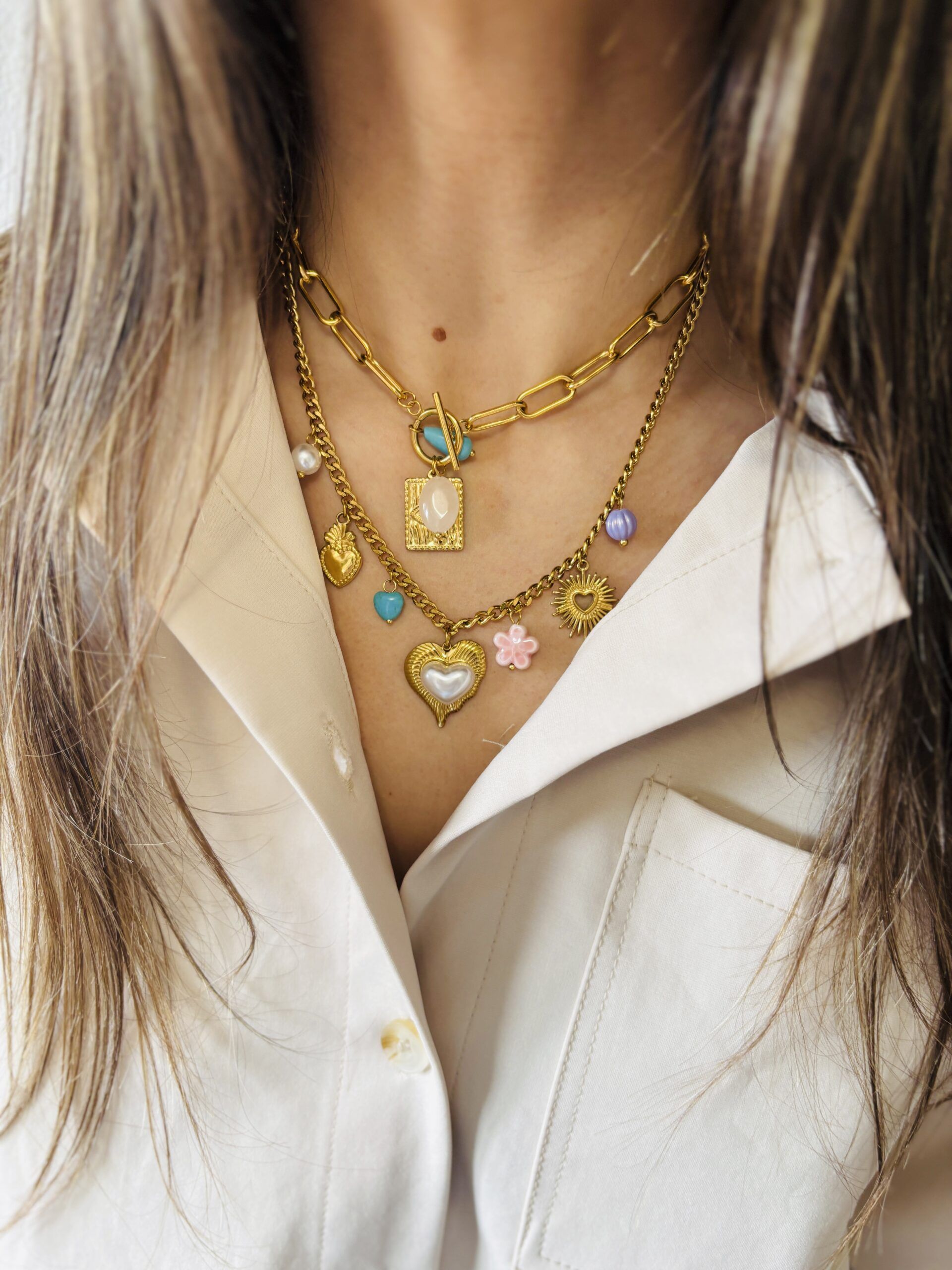 Collar Dorado con Medallón - Imagen 4