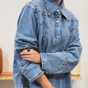 Chaqueta Vaquera Oversize con Tachuelas – Talla Única M/L | Estilo Boho Chic